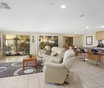PERFECT FOR ENTERTAINING - Photo 3