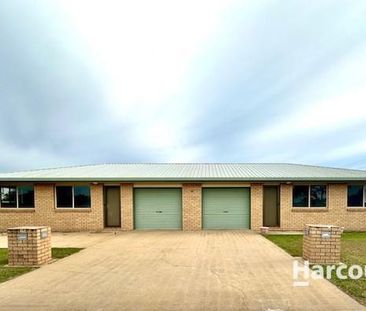 Charming 2 Bedroom Brick Unit for Rent! - Photo 2