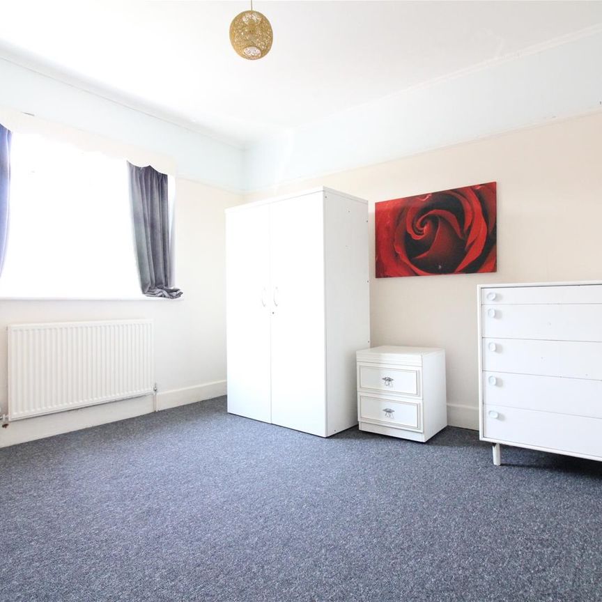 Meadow Road, Feltham - Photo 1