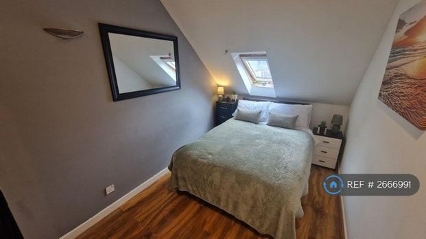 1 bedroom in a house share to rent - Photo 1