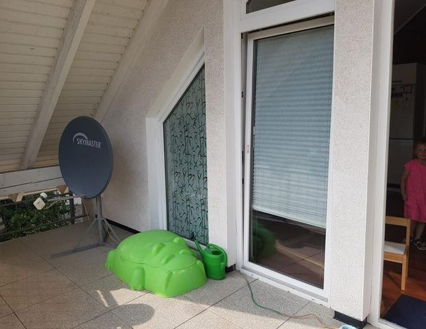 WBS erforderlich - Lichtdurchflutete, freundliche 3-Zimmer-Dachgeschosswohnung mit Balkon - Foto 1