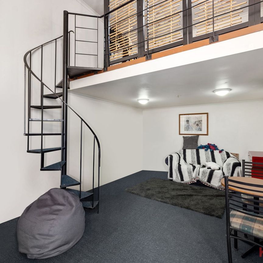 Furnished Loft at the Heart of the Educational District - Photo 1