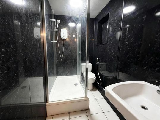1 bedroom in a house share to rent - Photo 1