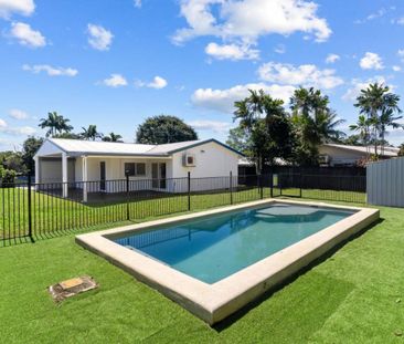 Freshly Painted - Full AC - 13KW Solar - Pool - Near Mt Sheridan Plaza - Photo 1