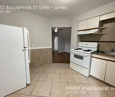 SPACIOUS 2 BED/1BATH UPPER UNIT! + HYDRO & WATER - Photo 3