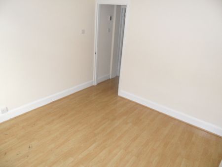 2 bedroom house to rent Hartley Road, Luton, Bedfordshire, LU2 - Photo 5
