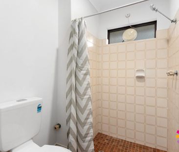 LOVELY CENTRAL 2 BEDROOM 1 BATHROOM RIVERSIDE APARTMENT - Photo 3