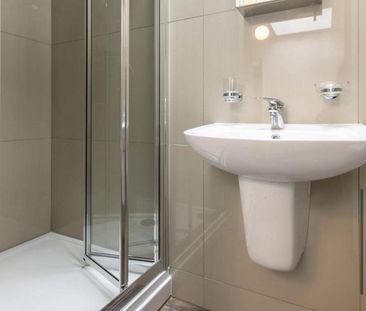 1 bedroom in a flat share to rent - Photo 3
