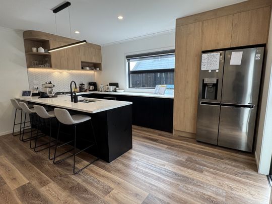 Nestled in the heart of Queenwood, this modern three-bedroom, two-bathroom home delivers the perfect blend of comfort and convenience in one of Hamilton’s most desirable locations. - Photo 1