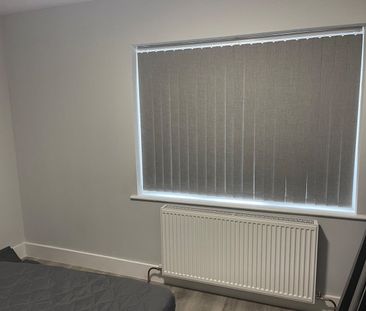 Room in a Shared House, Ashburton Road, RG2 - Photo 4