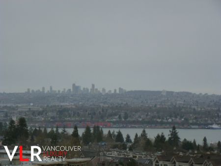 Condo in North Vancouver, BC - Photo 4