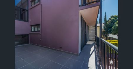 West End Lifestyle – Walk to Orleigh Park & Riverfront - Photo 4