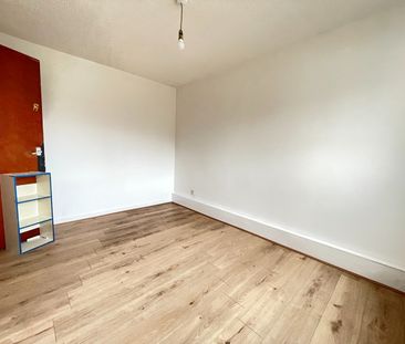 4 Bed Terraced House, Westbury Road, IG11 - Photo 5