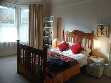 1 bedroom in a house share to rent - Photo 3