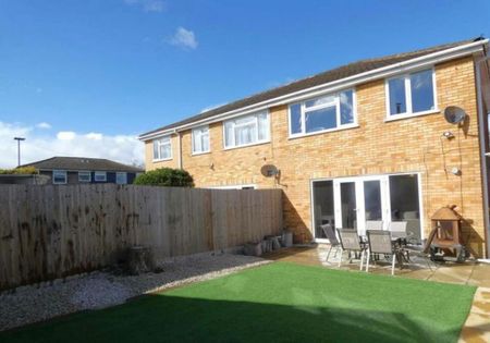 3 bedroom semi-detached house to rent - Photo 4