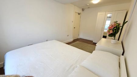 1 bedroom in a house share to rent - Photo 5