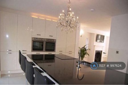 4 bedroom detached house to rent - Photo 5