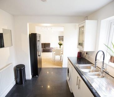 1 bedroom in a house share to rent - Photo 4