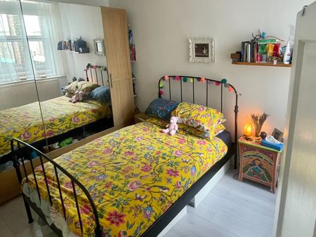 2 Bed Flat, Long Lane, N3 - Photo 4