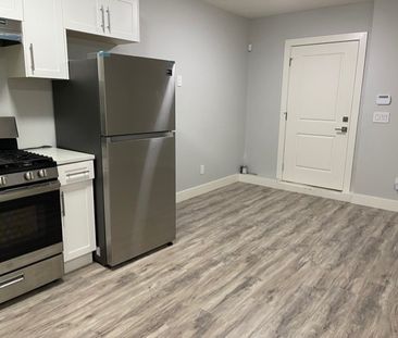 South Surrey 1 Bedroom Suite - Photo 4