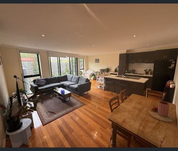 Modern Two Bedroom Townhouse - Photo 3