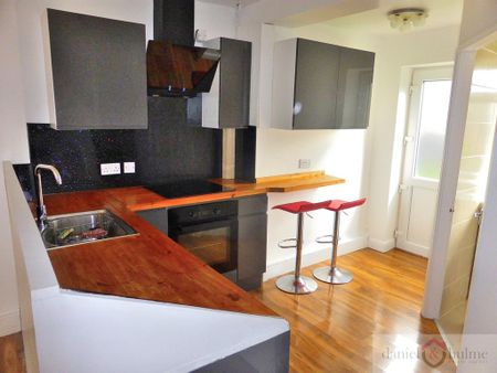 2 bedroom townhouse to rent - Photo 2