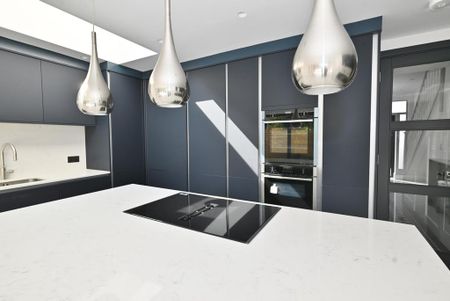 5 bedroom semi-detached house to rent - Photo 3