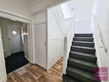 4 bedroom flat to rent - Photo 4