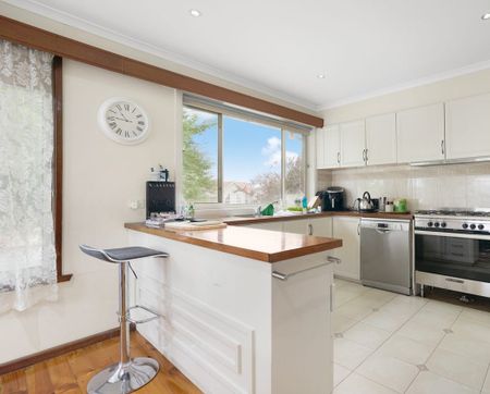 Charming Family Home in Alfredton – Perfectly Located! - Photo 3