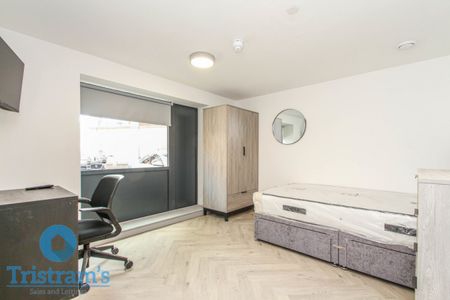 3 bed Apartment for Rent - Photo 2