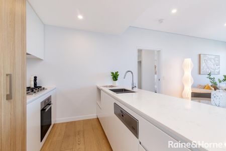 Modern Timber Floored Spacious Two Bedroom Apartment with Designer Finishes - Photo 4