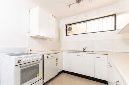 Elizabeth Bay - Photo 2