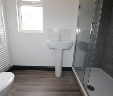 3 bedroom terraced house to rent - Photo 6