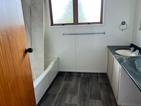 4 Bedroom - Buckland Road, Mangere East - Photo 3