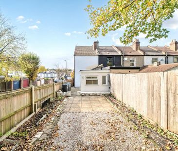 2 bedroom end of terrace house to rent - Photo 6