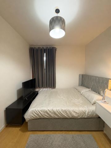 2 Bed Flat, Albert Square, E15 - Photo 3
