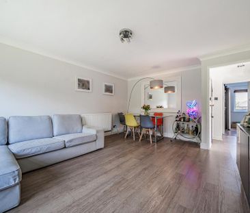 2 bedroom maisonette to rent - Photo 2