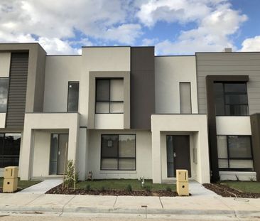 Beautiful 3-Bedroom Home in Roxburgh Park - Photo 6