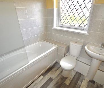 2 bedroom terraced house to rent - Photo 4
