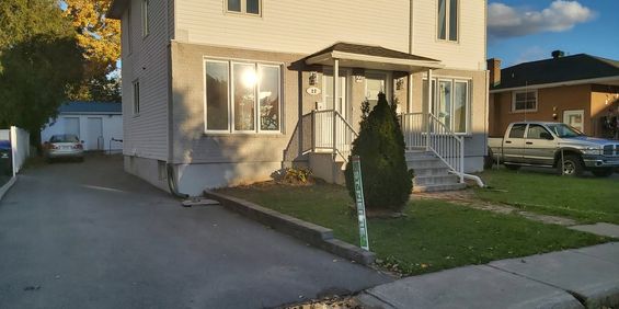 Semi-détaché Rénové Près Du Centre-ville - Photo 3