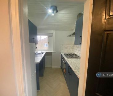 3 bedroom flat to rent - Photo 5