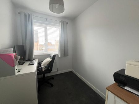 3 bedroom semi-detached house to rent - Photo 5