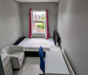 1 bedroom in a house share to rent - Photo 3