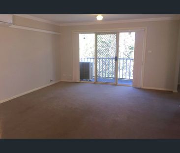 Two Storey Townhouse located in convenient Location! - Photo 1