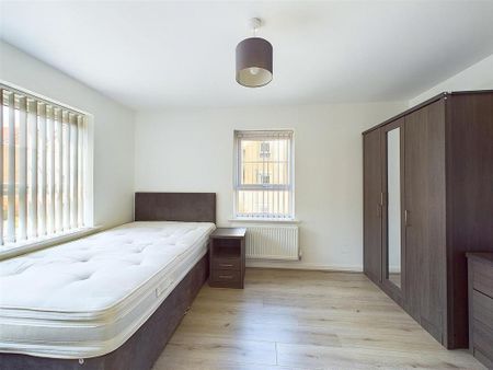 5 bedroom detached house to rent - Photo 3