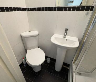 1 bedroom in a house share to rent - Photo 6