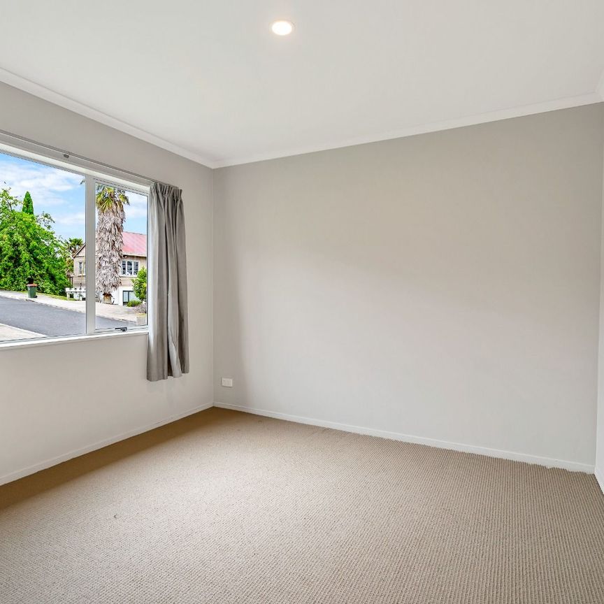 Spacious 2 bed family home! - Photo 1