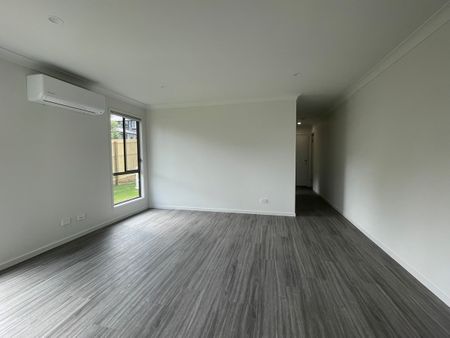 Spacious 3 Bedroom Duplex! - Photo 2