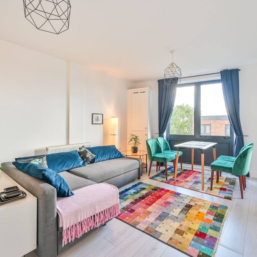 1 Bed Flat, Barking Road, E16 - Photo 1