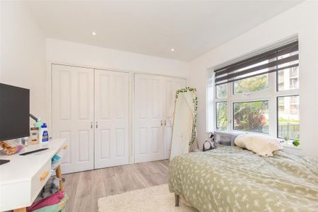 3 bedroom flat to rent - Photo 3